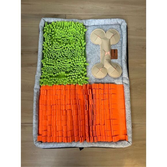 New Dog Interactive Snuffle Mat Mental Stimulation Slow Feeding 20" x 28" - Picture 5 of 7
